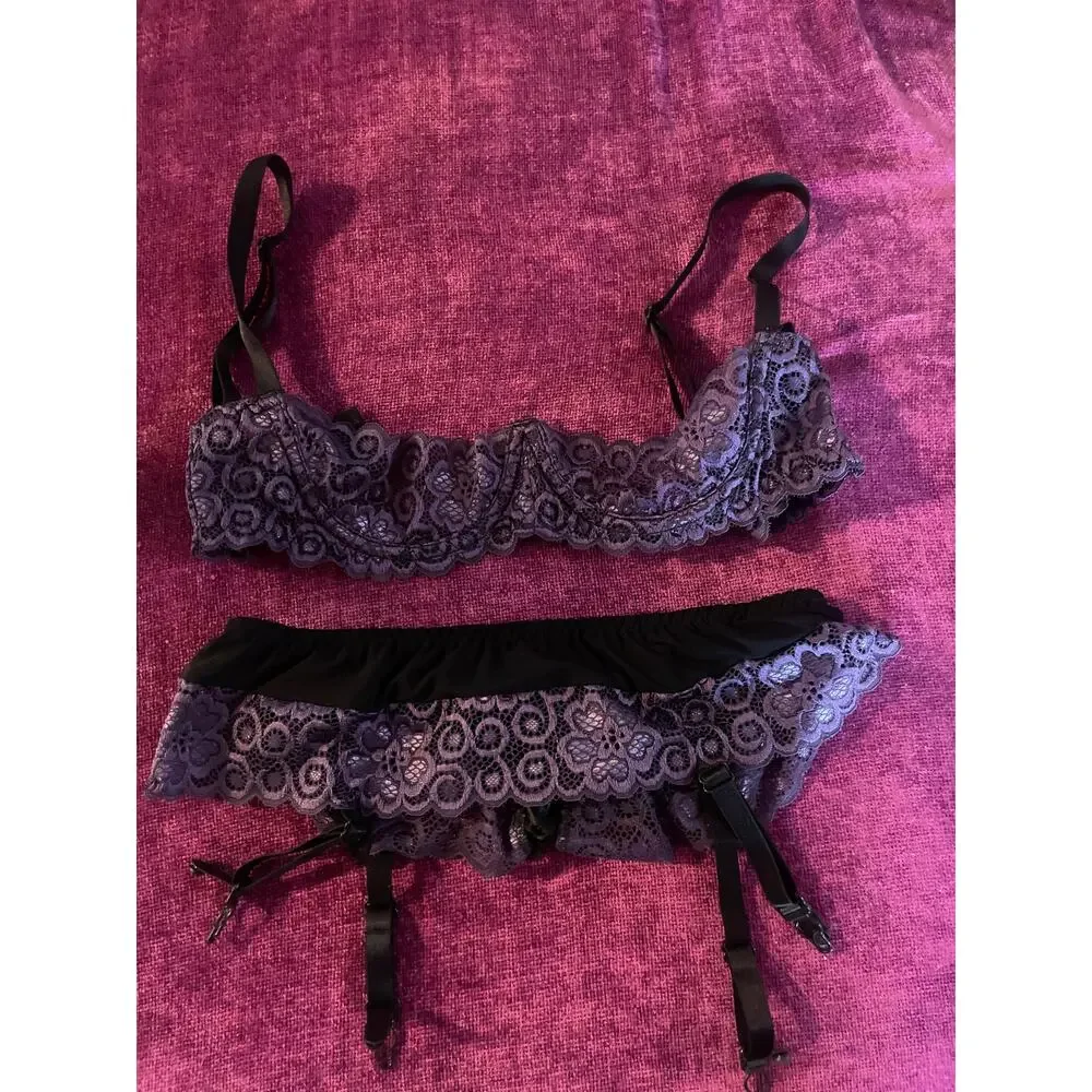 Vintage ESCANTE 2 pc lingerie set balconette bra garter belt purple lace small s